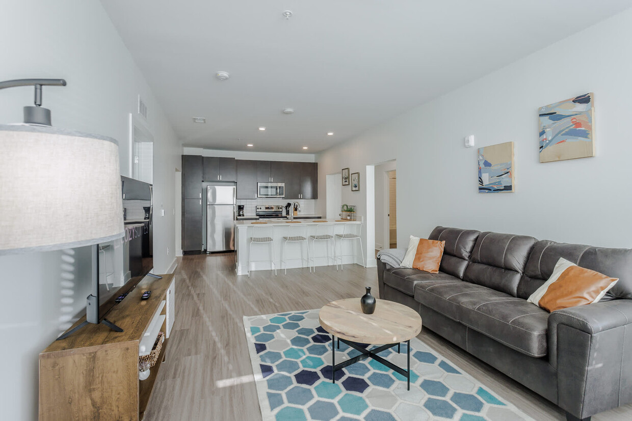 Foto principal - 601 E Pete Rose Way