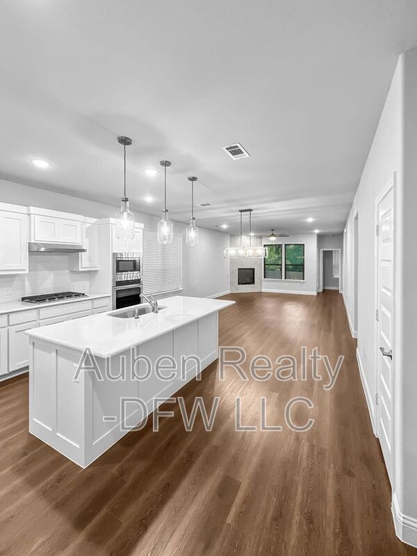 Building Photo - 215 Nathan Dr