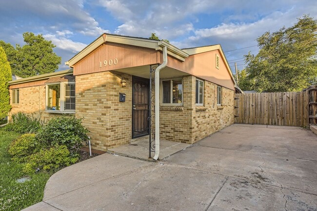 Building Photo - Spacious Home w/Large Backyard Only Blocks...