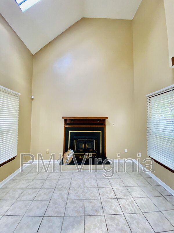 Foto del edificio - 604 Birchridge Ct