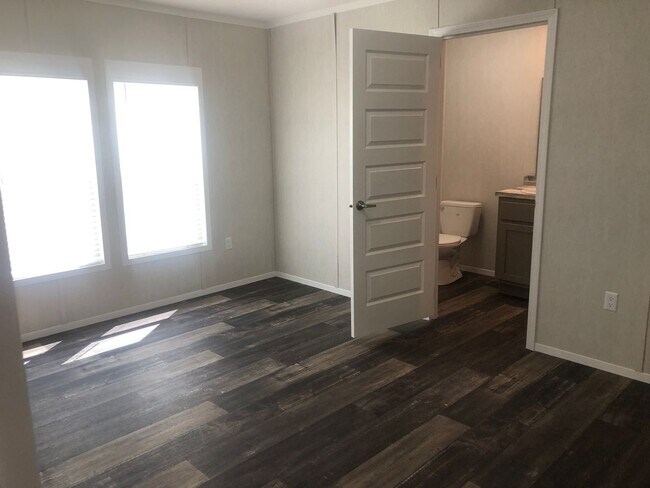 Foto del edificio - BRAND NEW-3 Bedroom / 2 Bath-MOVE-IN SPECI...