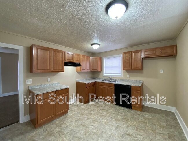 Foto del edificio - 822 Eyers Rd