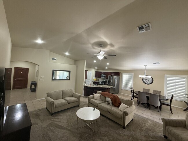 Foto del edificio - 3680 W 37th St