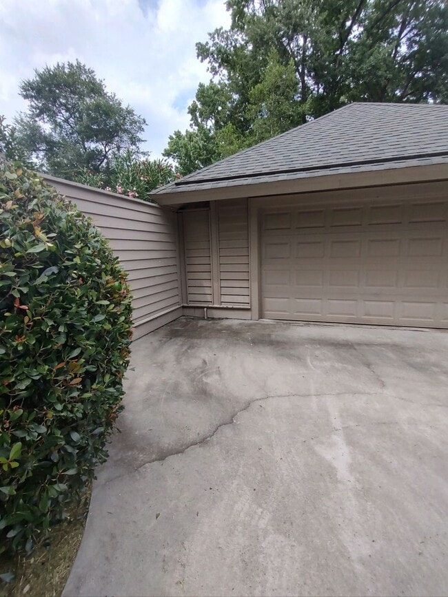 Building Photo - 30 Chickadee Rd