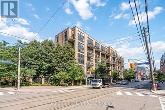 Building Photo - 800 King St W