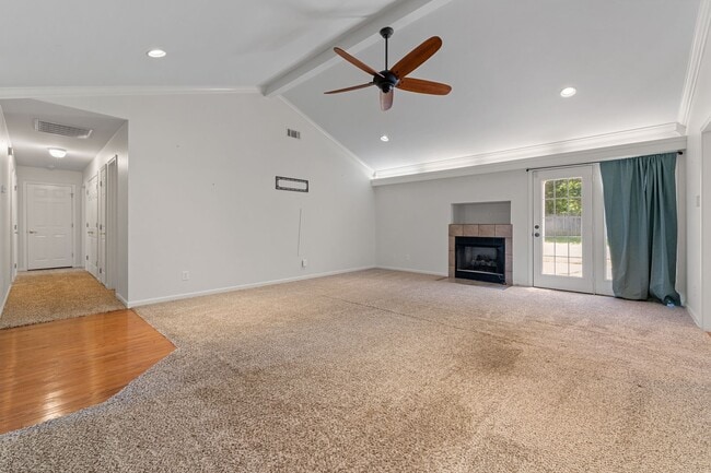 Building Photo - $300 OFF FIRST MONTHS RENT!!