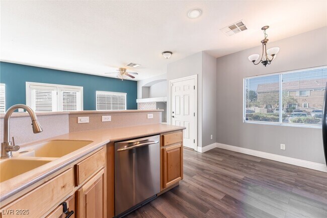 Foto del edificio - 6712 Lavender Lilly Ln