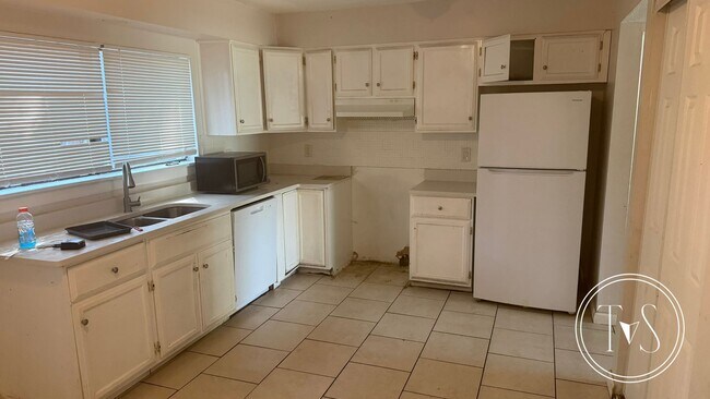 Foto del edificio - Move-in ready NOW!