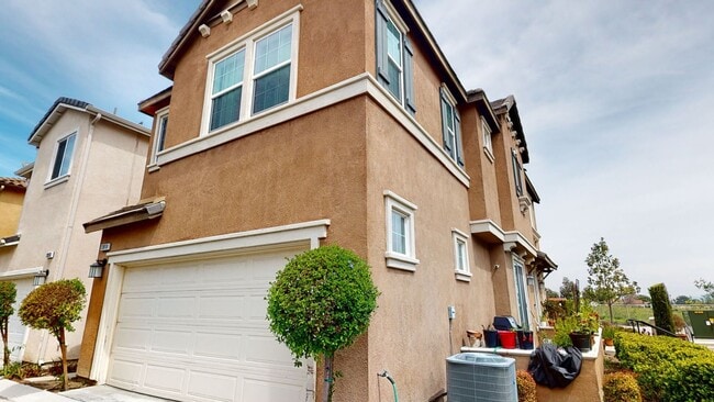Photo - Beautiful 3 bedroom in Eastvale! House