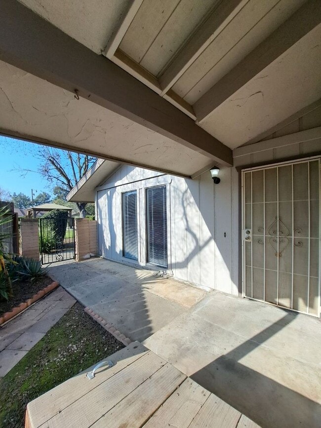 Building Photo - 4593 N Emerson Ave