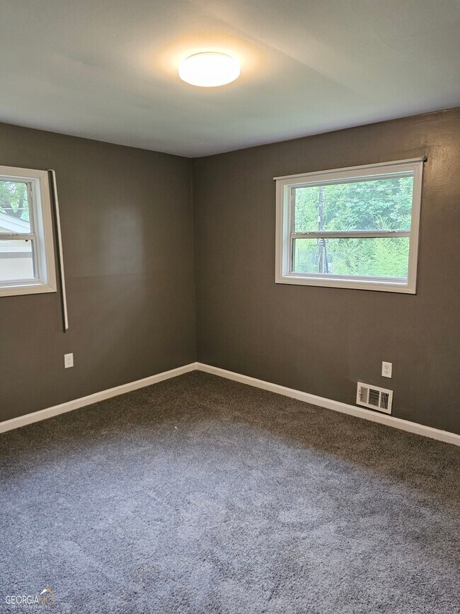 Foto del edificio - 3134 Waters Rd SW