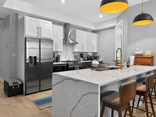 Foto del edificio - 2451 N Albany Ave