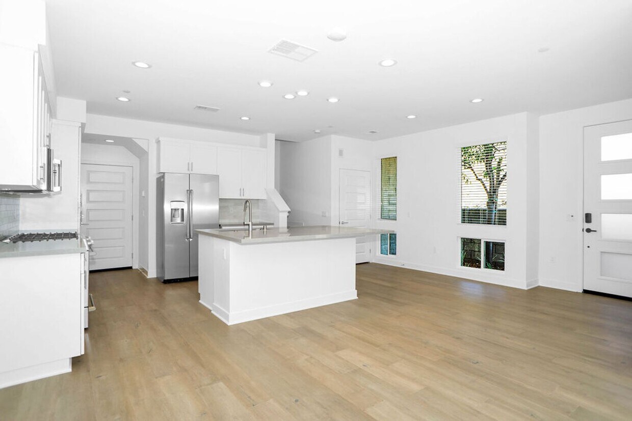 Foto principal - 10881 McCan Ct