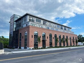 Building Photo - 80 Bridge St