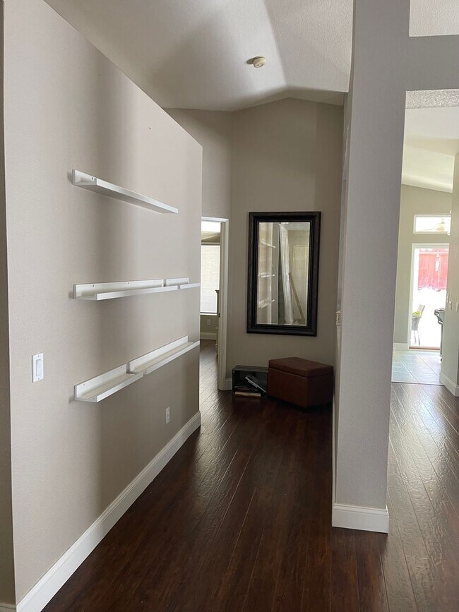 Building Photo - Move-in Special!!  Temecula 3 Bd 2 ba sing...