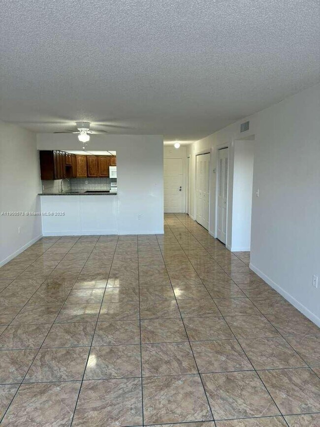 Foto del edificio - 7000 NW 186th St
