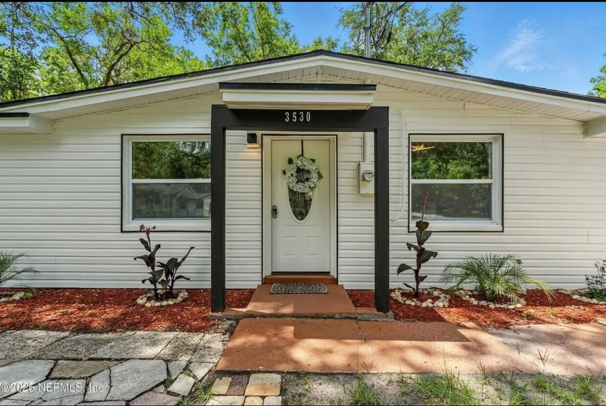 Foto principal - 3530 Shadow St