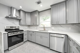 Building Photo - 8007 Rowan Ln