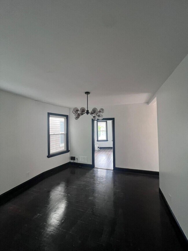 Building Photo - 3940 Hill Ave
