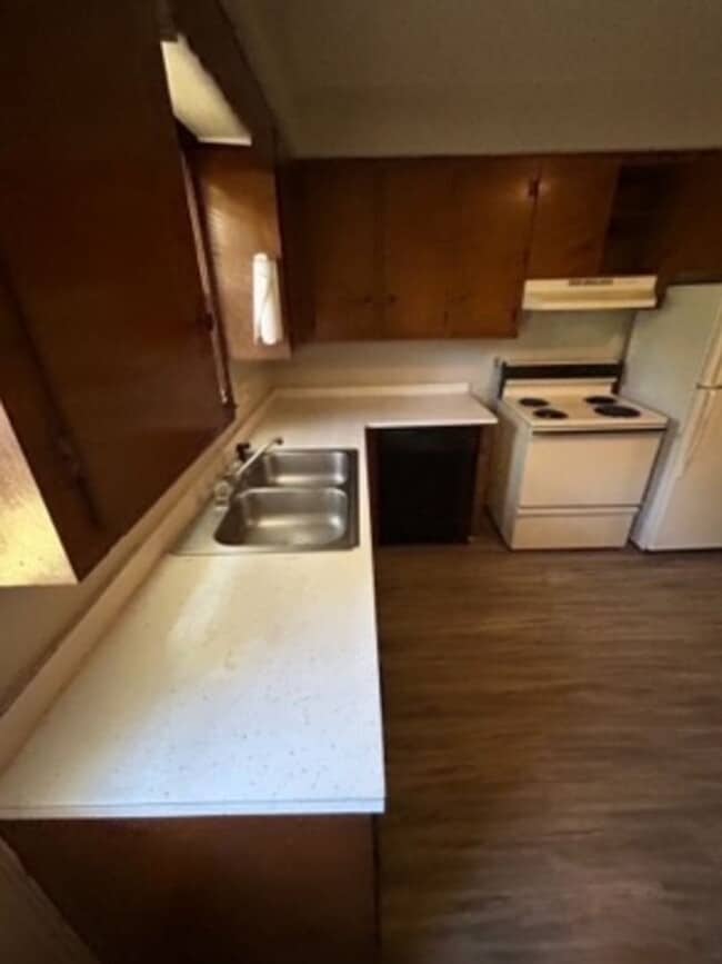 Building Photo - 409 Old Central Rd