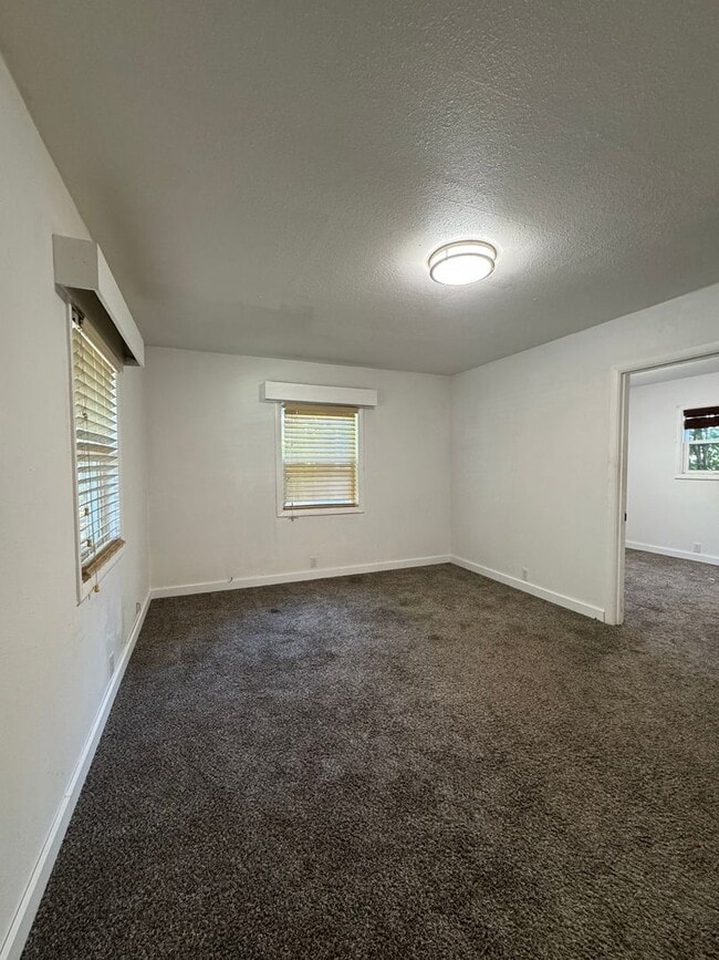 Foto del edificio - 2-Bedroom Duplex for Rent Near Downtown