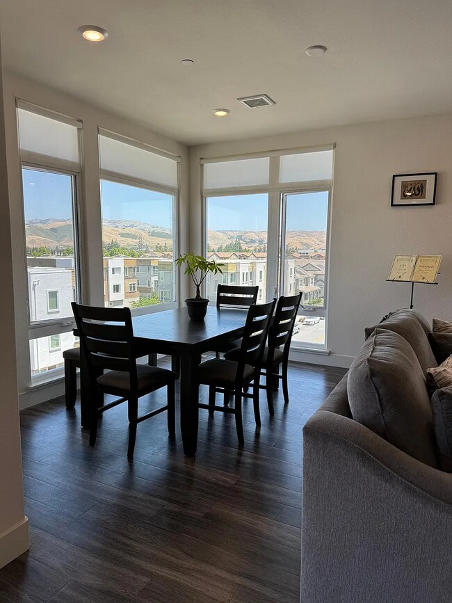 Foto del edificio - 5925 Charlotte Dr