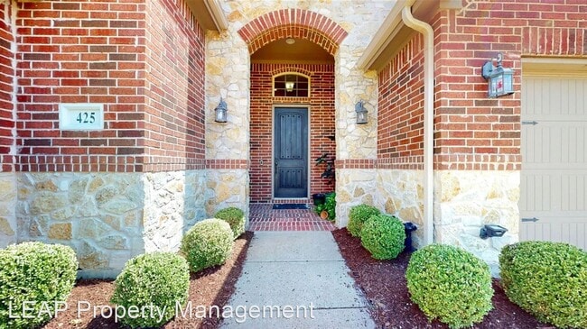 Building Photo - 4 br, 5 bath House - 425 El Camino Dr.