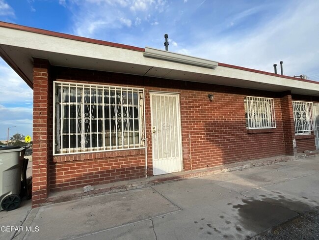 Building Photo - 3812 Hayes Ave