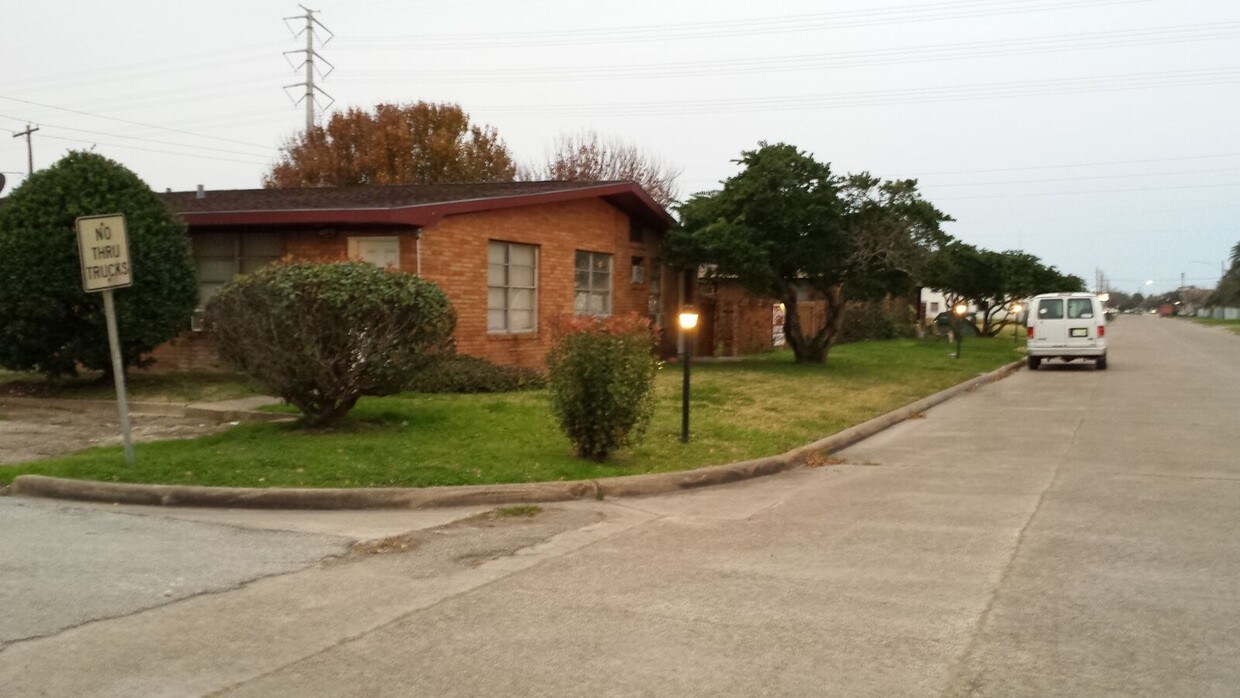 Foto del edificio - 811 N Avenue F