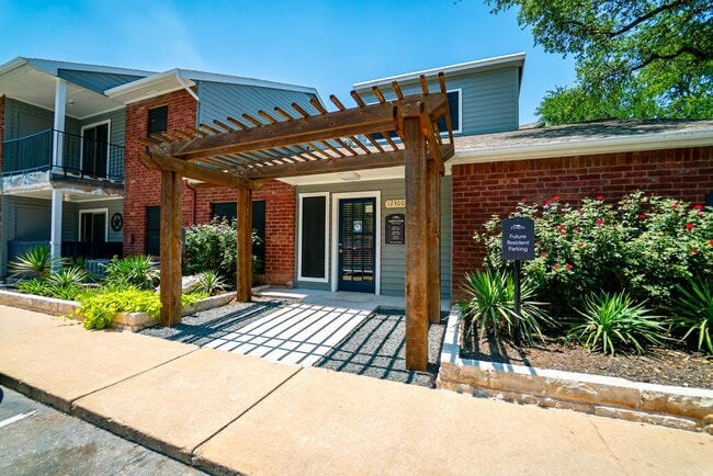 Building Photo - Chesapeake