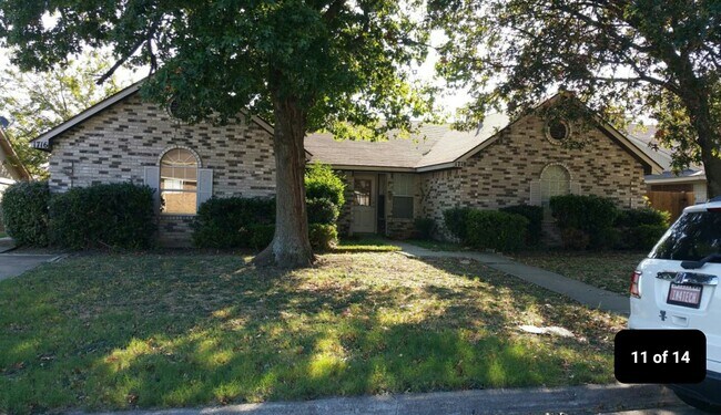 Building Photo - 1716 Carrington Dr