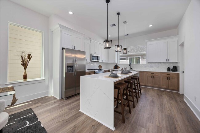 Building Photo - 1935 Knoll St