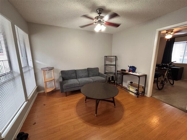Building Photo - 3115 Helms St