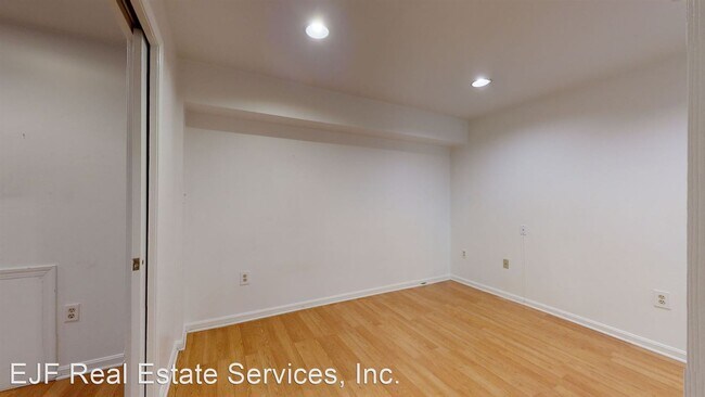 Building Photo - 1 br, 1 bath House - 2641 Woodley Place NW...