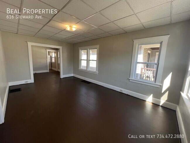 Foto del edificio - 616 Steward Ave