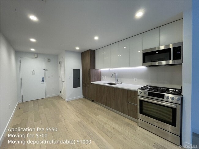 Building Photo - 13101 40th Rd
