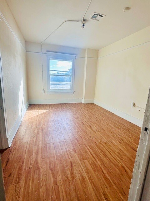 Foto del edificio - 709 E Yandell Dr