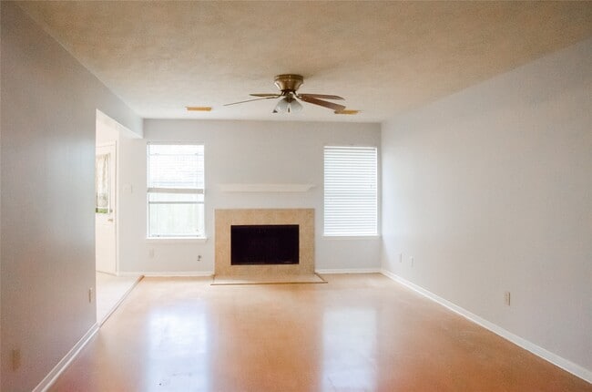 Foto del edificio - 16306 Cobble Springs Ct
