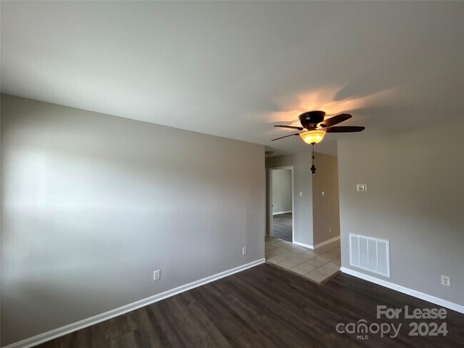 Building Photo - 1015 Old Plank Rd