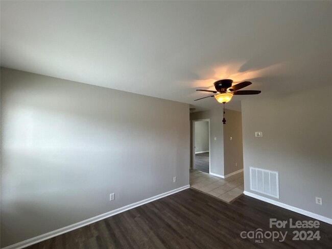 Foto del edificio - 1015 Old Plank Rd