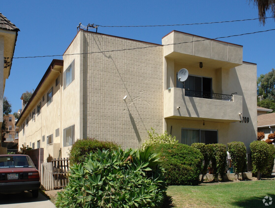 Building Photo - 3709 S Bentley Ave