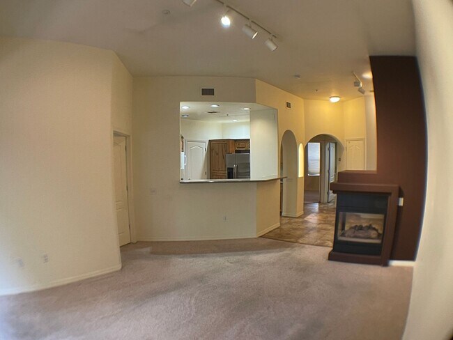 Foto del edificio - LEASE TAKEOVER_Summit park 2 bedroom condo