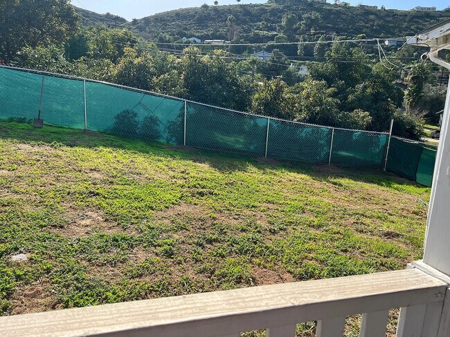 Foto del edificio - 8707 Golden Ridge Rd