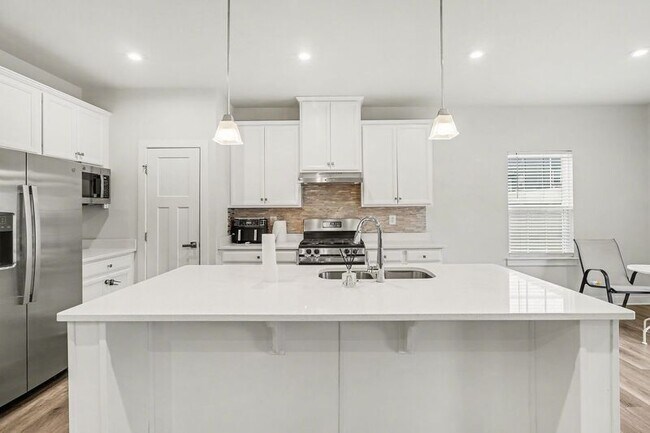 Building Photo - 484 Bridgepoint Dr