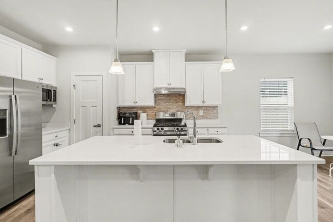 Foto del edificio - 484 Bridgepoint Dr