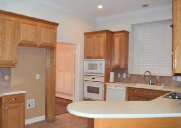 Building Photo - 688 Bear Creek Dr