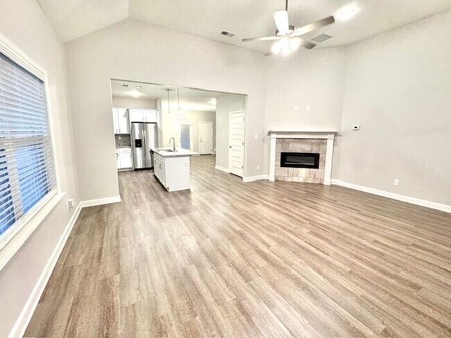 Foto del edificio - Now Leasing In Somerville!