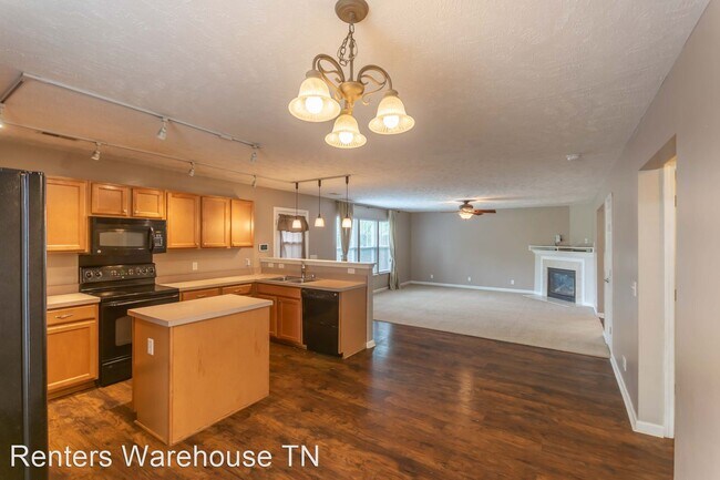 Building Photo - 4 br, 2.5 bath House - 1022 Lexington Farm...