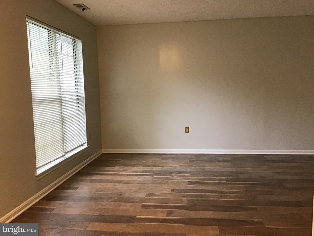 Primary Photo - 2412 E Rosecroft Village Cir