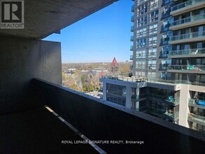 Building Photo - 720-720 Spadina Ave.